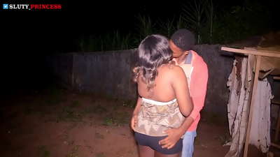 Romance de rua e sexo escaldante com uma garota gorducha do clube