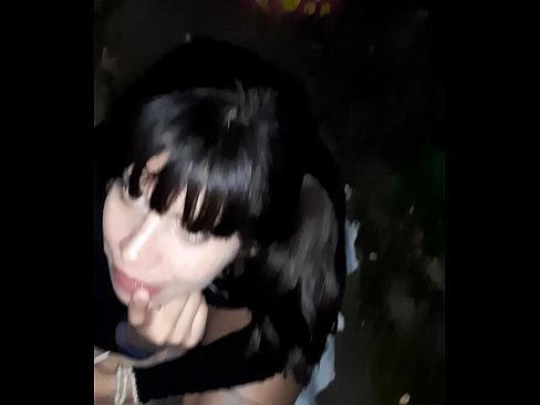 ❤️ Na rua, o pênis inchado em troca de doces ️ Pornuts em nós