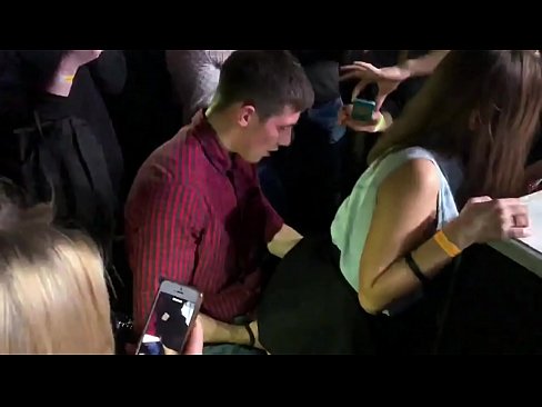 ❤️ Sexo real em uma boate russa. Menina russa de 18 anos no ânus e vagina fodida em uma casa noturna ️ Pornuts em nós